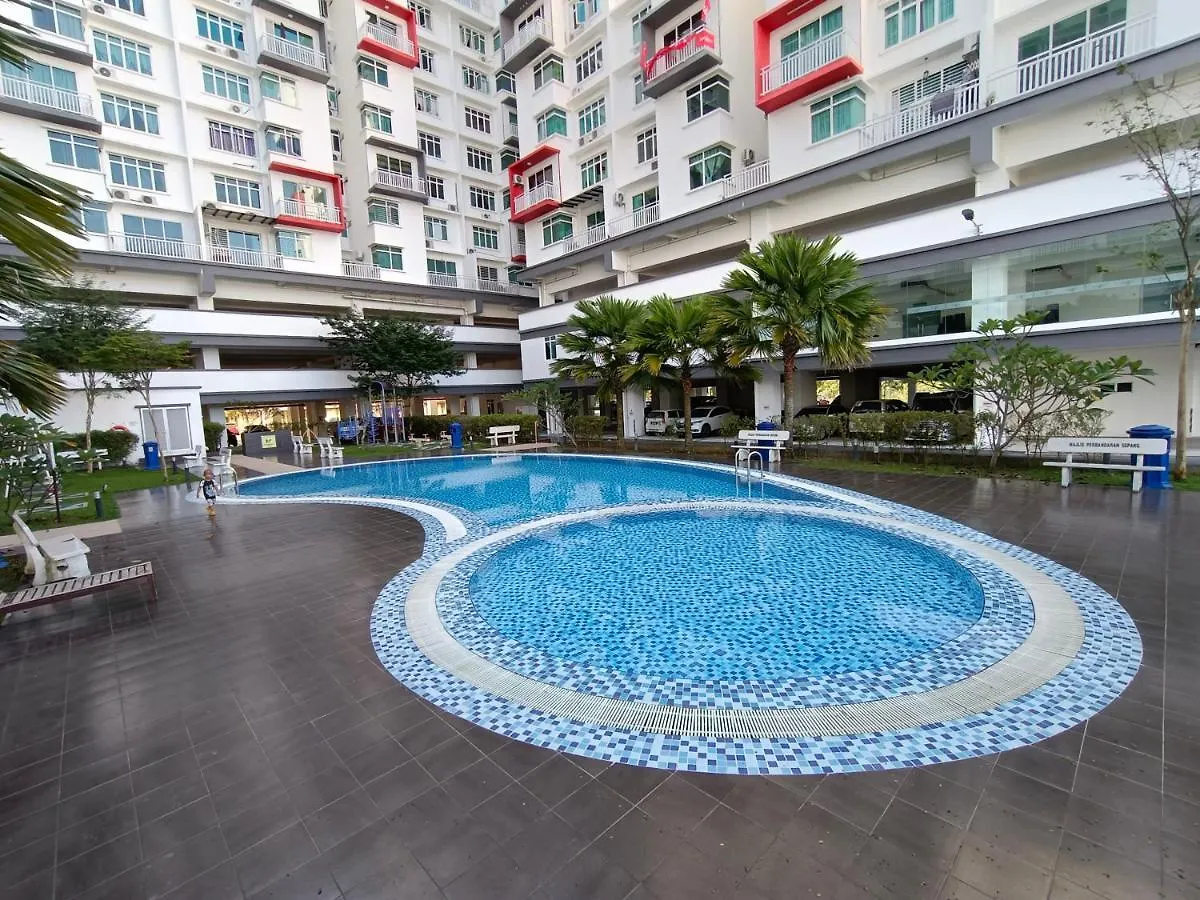 Klia 7Th Floor Pool View 4 Rooms Suite Sepang