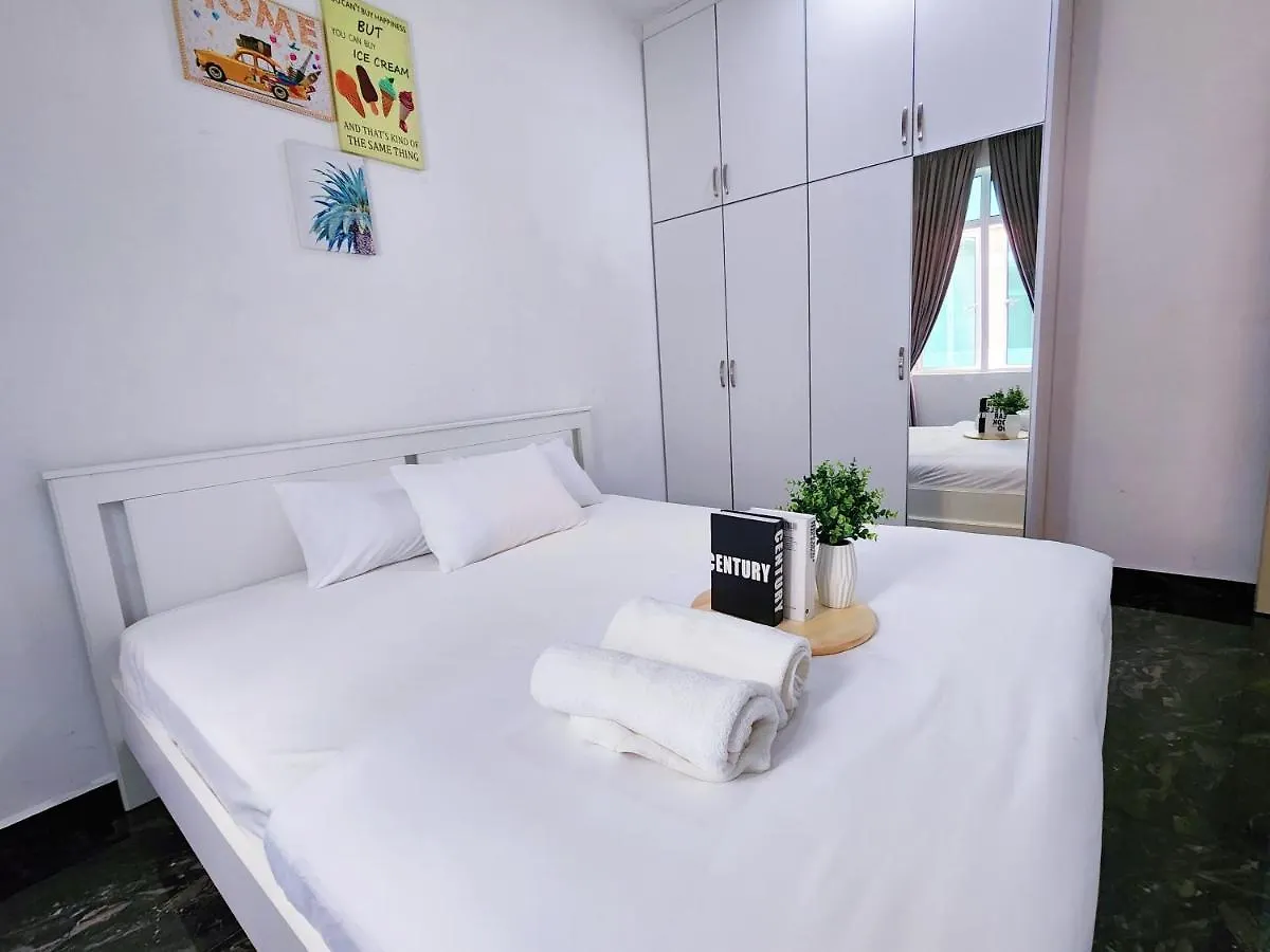 Klia 7Th Floor Pool View 4 Rooms Suite Sepang