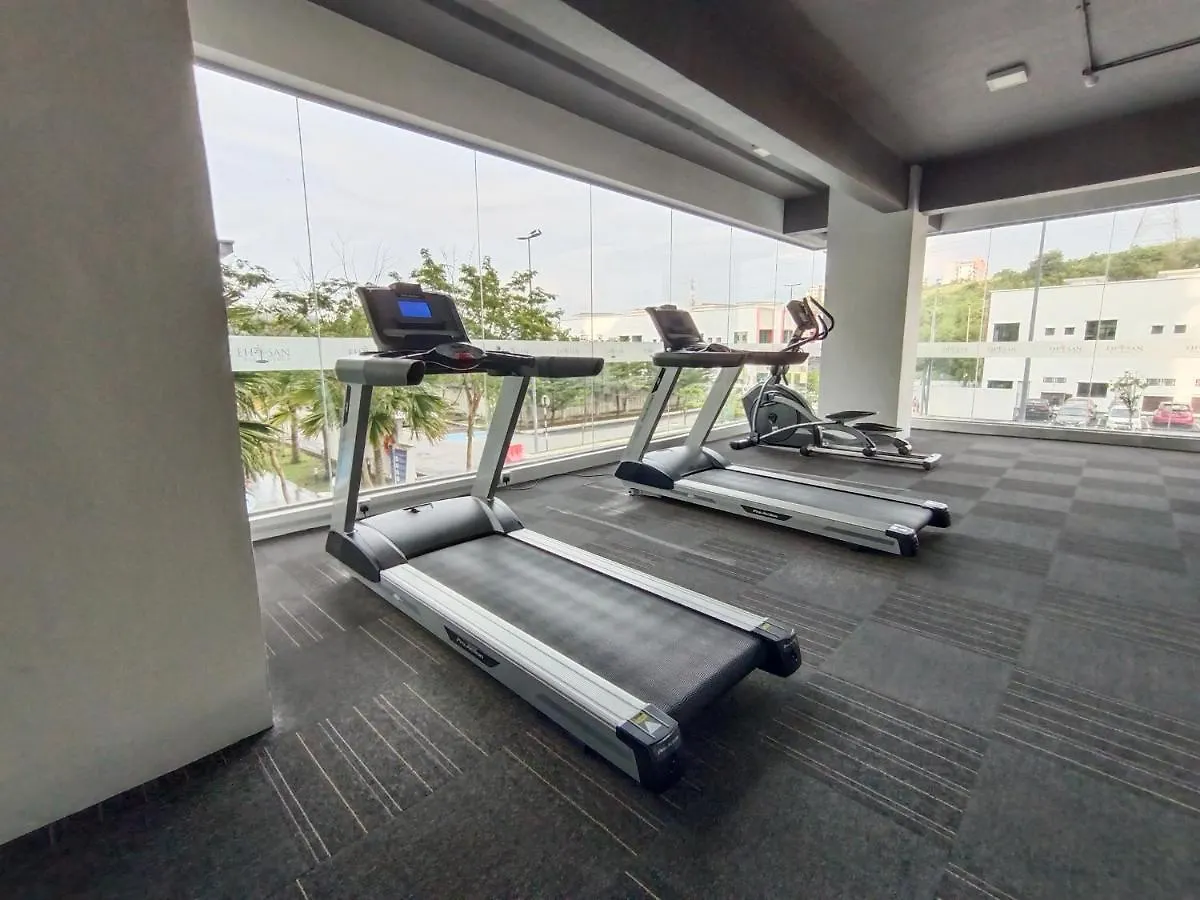 Klia 7Th Floor Pool View 4 Rooms Suite Sepang Apartment