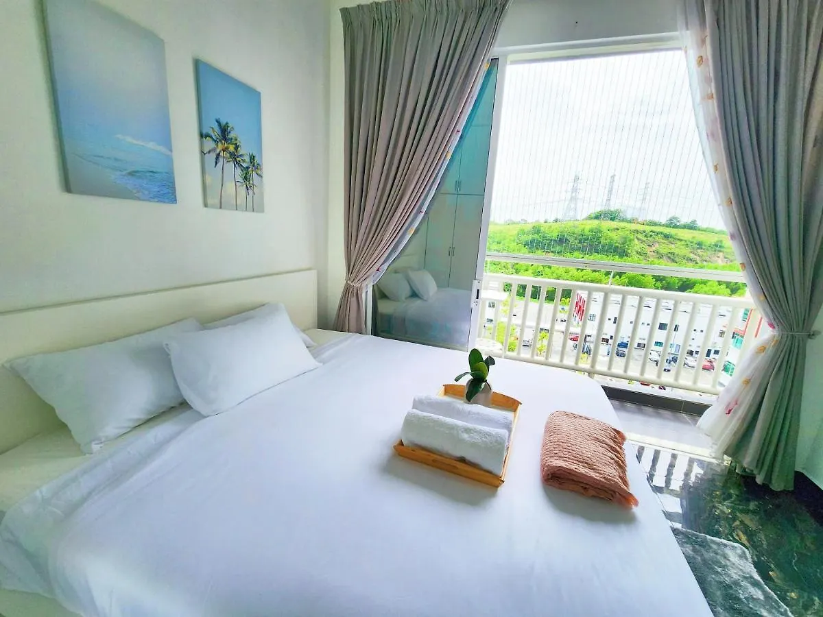 Klia 7Th Floor Pool View 4 Rooms Suite Sepang Malaysia